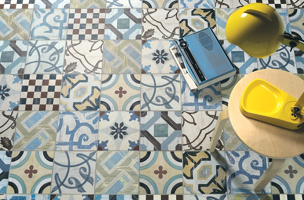 Suelo de porcelánico efecto hidráulico Cementine 20 de Fioranese con motivos geométricos