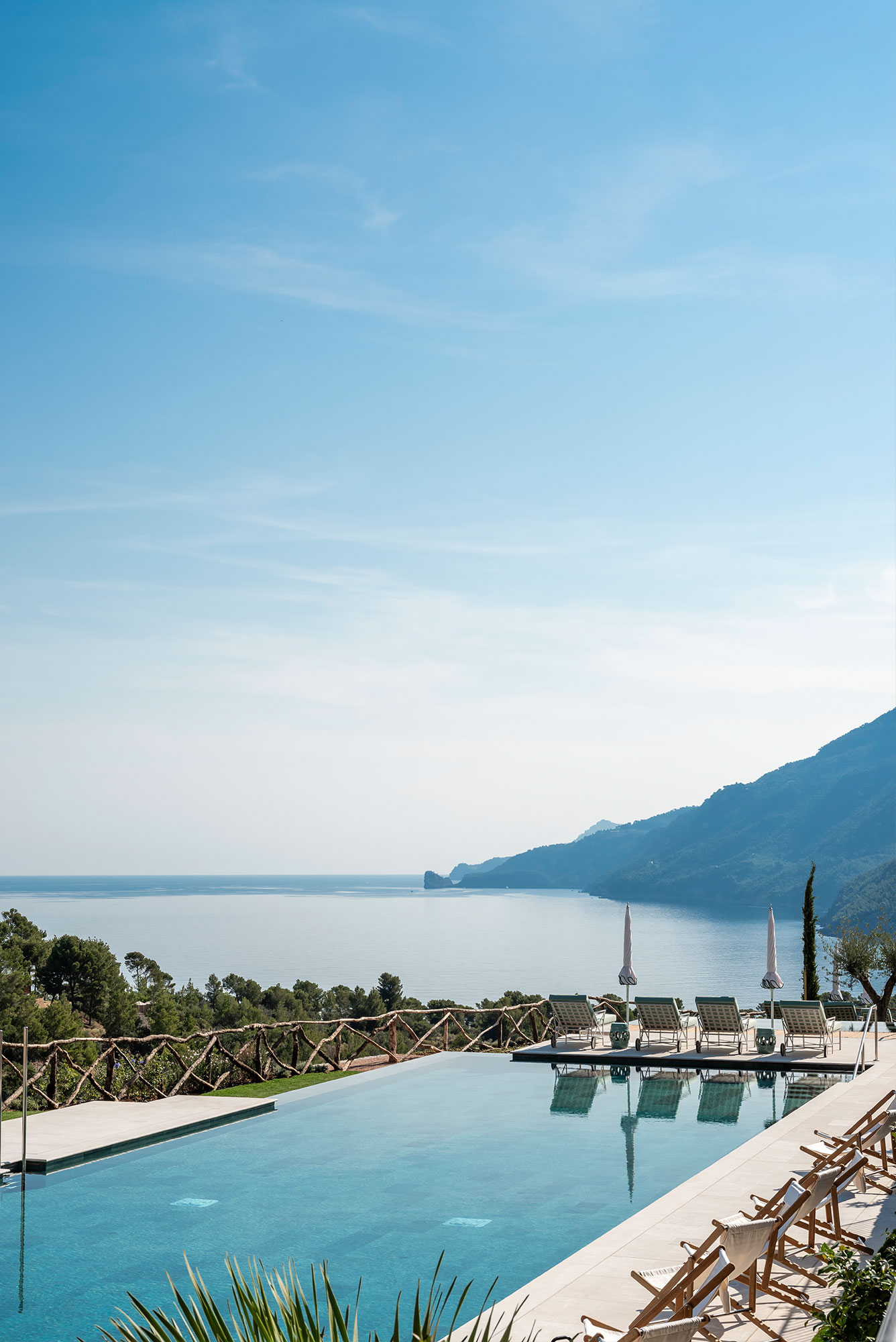 Sonnenterrasse am Pool von Son Bunyola mit Meerblick